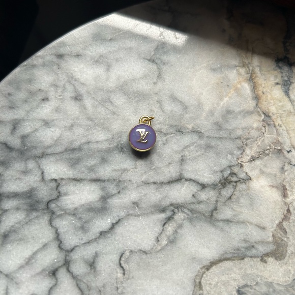 LV Logo Gold and Purple Charm LOUIS VUITTON - Picture 1 of 3